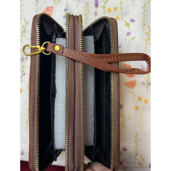 Quilted Brown Faux Leather Zipper Wallet With Wrist Strap & Gold Hardware - Picture 4 of 4